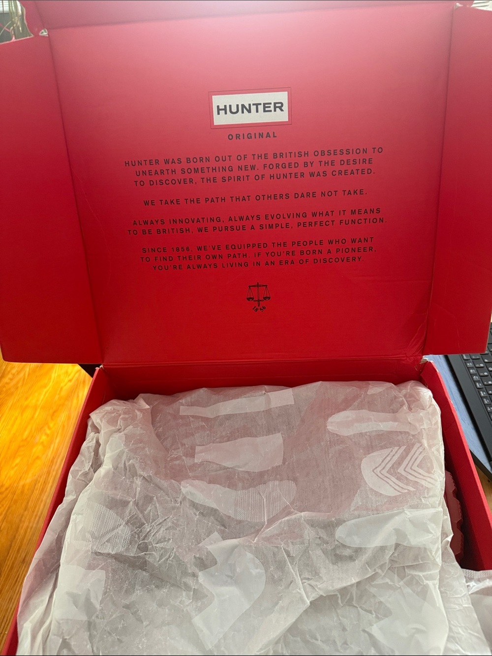 Hunter Men’s Tall Red Waterproof Rain Boots - Picture 5 of 6